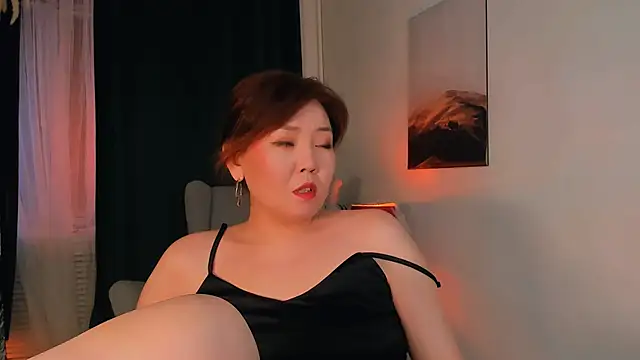 nazu chan online show from October 29, 1:15 pm