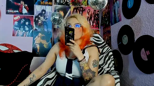 Avril Maria online show from February 15, 7:35 pm