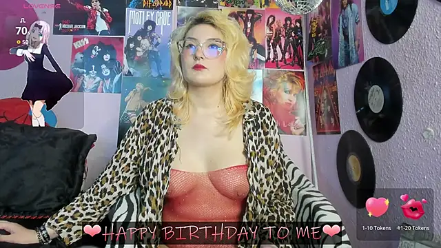 Snapshot of Avril_Maria chatting on September 18, 7:01 pm Avril Maria online show from September 18, 7:01 pm