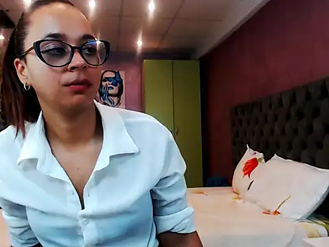 NatalyBonnie online show from September 23, 6:44 am