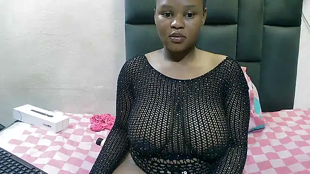 Snapshot of SexyBaddieXXX chatting on October 13, 6:32 pm SexyBaddieXXX online show from October 13, 6:32 pm