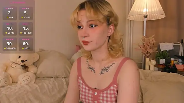 Snapshot of EfieFrye chatting on October 27, 6:35 pm EfieFrye online show from October 27, 6:35 pm