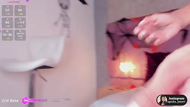 Snapshot of agatha_jener chatting on October 1, 12:10 pm agatha jener online show from October 1, 12:10 pm