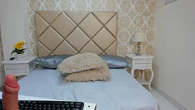 Natashanaughty online show from February 17, 11:48 pm