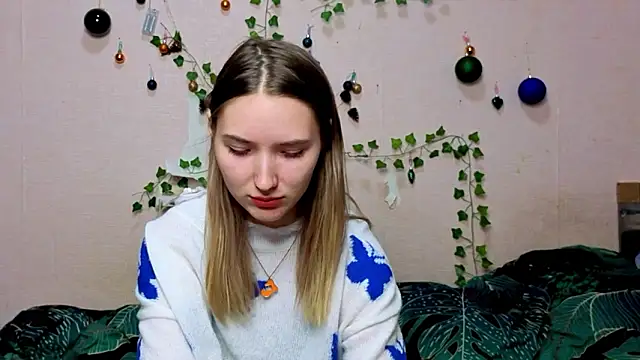  kikiclark   online show from January 18, 9:00 pm