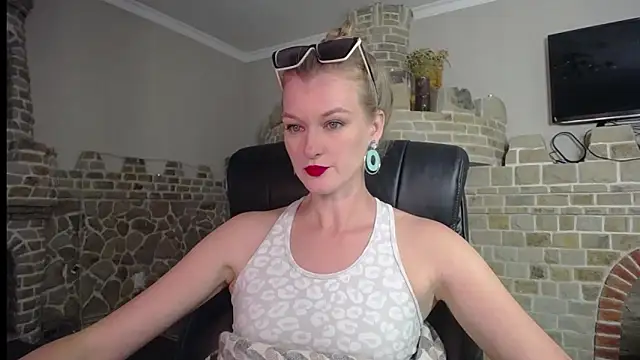 Snapshot of MysticVenus_ chatting on September 20, 3:43 pm MysticVenus online show from September 20, 3:43 pm