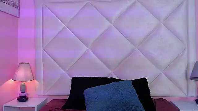 Miaa Smithh   online show from November 12, 1:20 pm