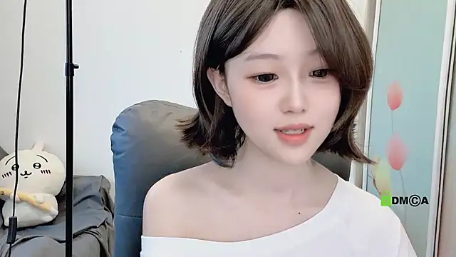 Snapshot of gummy-candy chatting on October 5, 1:43 am gummy-candy online show from October 5, 1:43 am