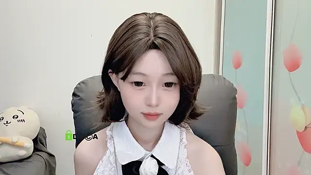 Snapshot of gummy-candy chatting on October 10, 4:28 am gummy-candy online show from October 10, 4:28 am