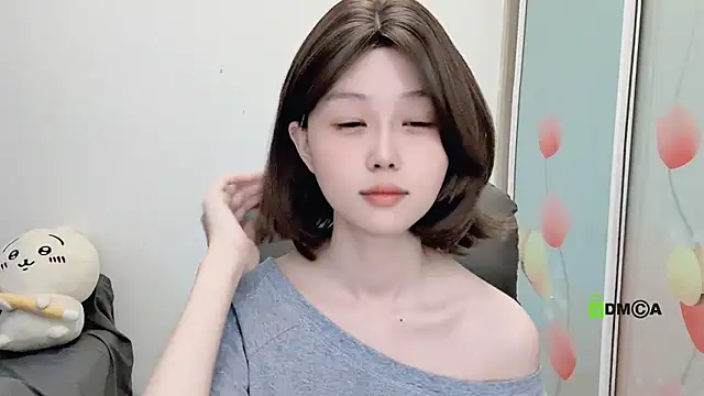 Snapshot of gummy-candy chatting on October 16, 2:03 am gummy-candy online show from October 16, 2:03 am