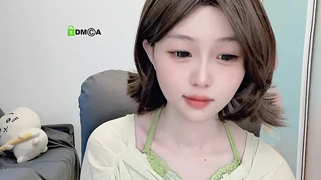 Snapshot of gummy-candy chatting on October 17, 2:26 am gummy-candy online show from October 17, 2:26 am