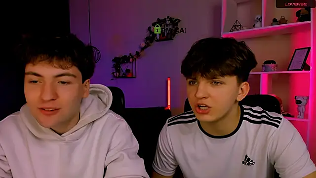 travis wolf  online show from March 18, 9:47 am