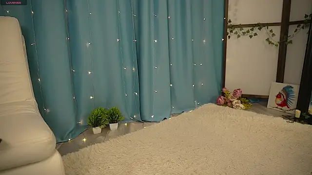 Snapshot of Ruminelle chatting on October 31, 1:15 pm Ruminelle online show from October 31, 1:15 pm