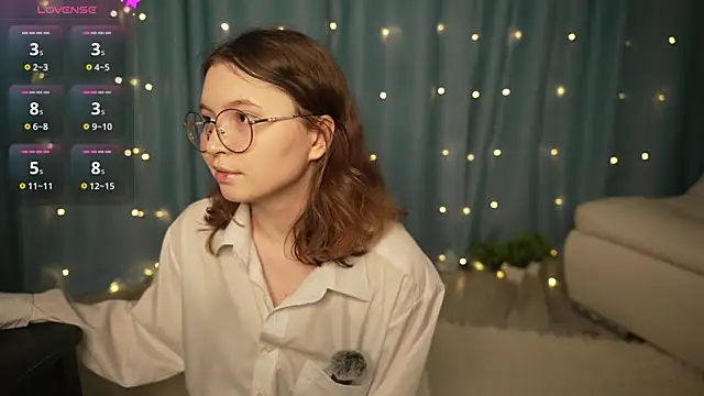 Snapshot of Ruminelle chatting on September 23, 1:53 pm Ruminelle online show from September 23, 1:53 pm