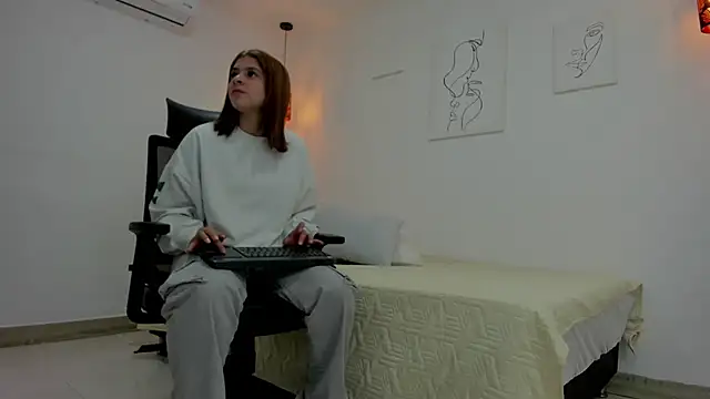 kaylajhonnes6 online show from October 25, 1:30 pm