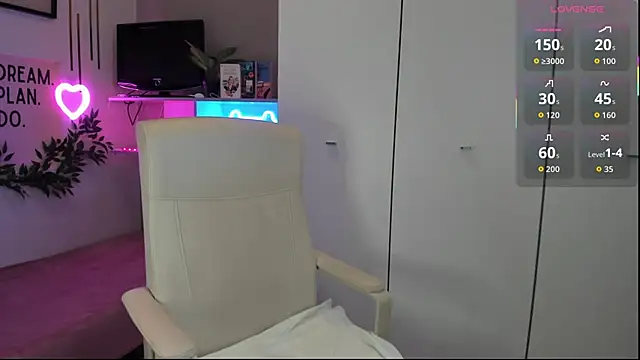 Snapshot of DianaGalaxy chatting on October 4, 8:46 pm DianaGalaxy online show from October 4, 8:46 pm