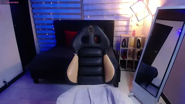 Snapshot of _Mia_Evans_1 chatting on October 18, 8:10 pm Mia Evans 1 online show from October 18, 8:10 pm