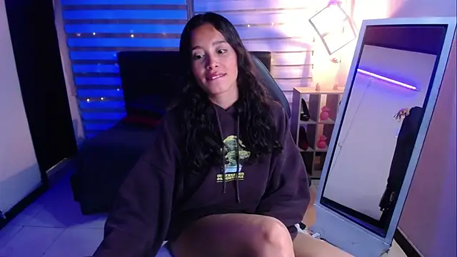 Snapshot of _Mia_Evans_1 chatting on October 6, 1:06 pm Mia Evans 1 online show from October 6, 1:06 pm