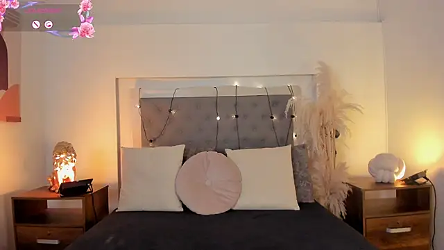 lea walkerr online show from February 2, 7:35 pm