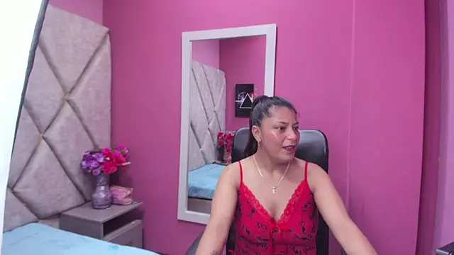 Snapshot of Carolina_Suarez_ chatting on October 23, 3:01 am Carolina Suarez  online show from October 23, 3:01 am