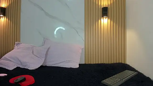 Valentinaliux  online show from September 23, 9:35 pm