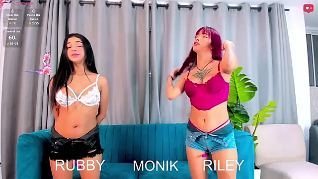 Evil Giirls online show from October 4, 2:06 am