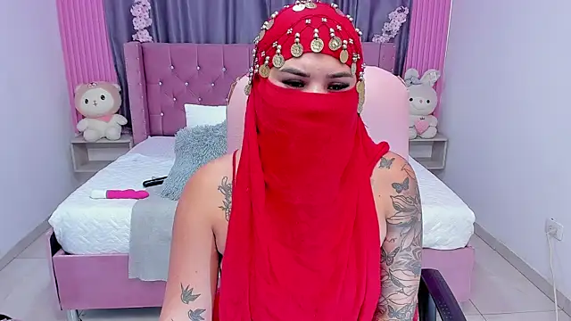 Snapshot of Nayla-Mouna chatting on September 19, 7:57 pm Nayla-Mouna online show from September 19, 7:57 pm