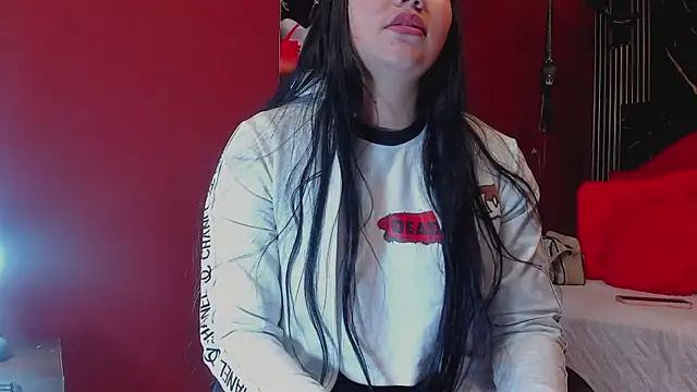 Snapshot of Nayla-Mouna chatting on October 14, 8:22 pm Nayla-Mouna online show from October 14, 8:22 pm