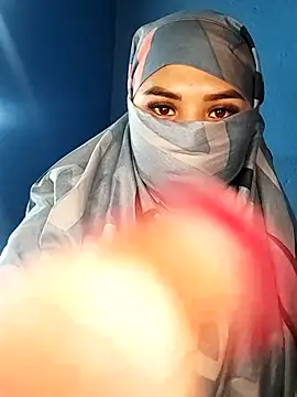 Snapshot of Nayla-Mouna chatting on October 30, 10:33 pm Nayla-Mouna online show from October 30, 10:33 pm