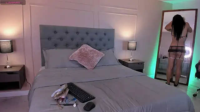 Snapshot of ALICESANDOVAL chatting on September 18, 11:53 am ALICESANDOVAL online show from September 18, 11:53 am