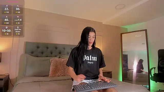 Snapshot of ALICESANDOVAL chatting on October 29, 11:14 am ALICESANDOVAL online show from October 29, 11:14 am