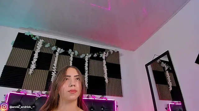  leda swan  online show from June 3, 10:05 am