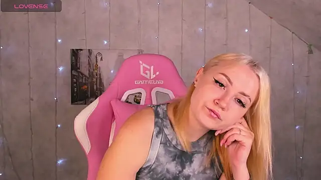 Snapshot of Joyce_Howard chatting on September 21, 1:59 am Joyce Howard online show from September 21, 1:59 am