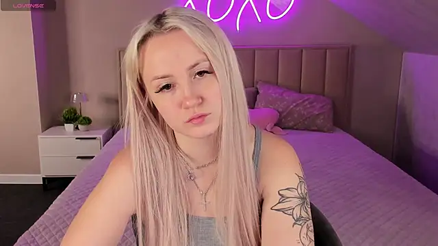 Snapshot of Joyce_Howard chatting on October 24, 2:29 am Joyce Howard online show from October 24, 2:29 am