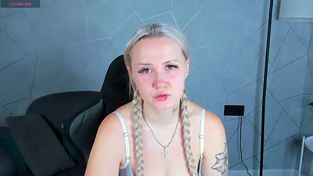 Snapshot of Joyce_Howard chatting on October 29, 2:27 am Joyce Howard online show from October 29, 2:27 am