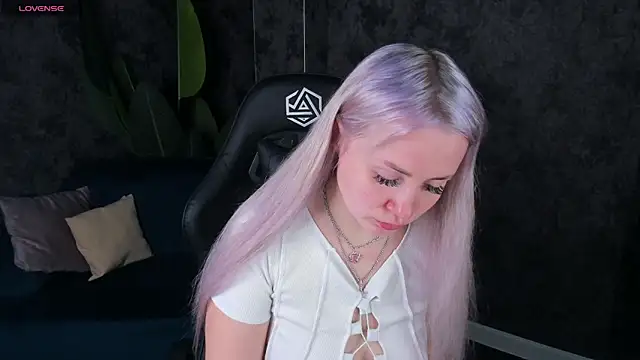 Snapshot of Joyce_Howard chatting on October 10, 2:27 am Joyce Howard online show from October 10, 2:27 am