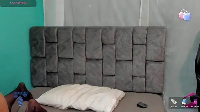 Snapshot of Mystt_Hunters chatting on October 21, 12:20 pm Mystt Hunters online show from October 21, 12:20 pm