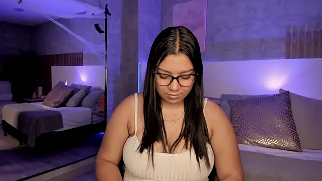 SadieFoster online show from October 23, 1:50 pm