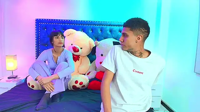 Snapshot of Damian_and_roxanne chatting on September 19, 12:59 pm Damian and roxanne online show from September 19, 12:59 pm