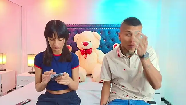 Snapshot of Damian_and_roxanne chatting on October 8, 12:42 pm Damian and roxanne online show from October 8, 12:42 pm