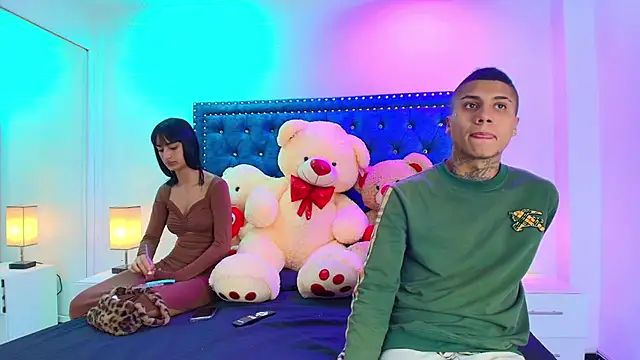 Snapshot of Damian_and_roxanne chatting on October 17, 12:52 pm Damian and roxanne online show from October 17, 12:52 pm