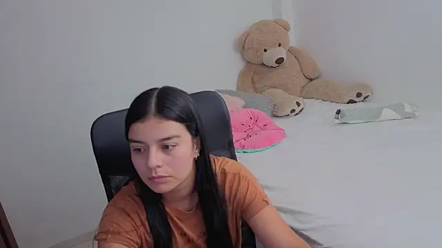 valerihouse online show from April 8, 1:30 am