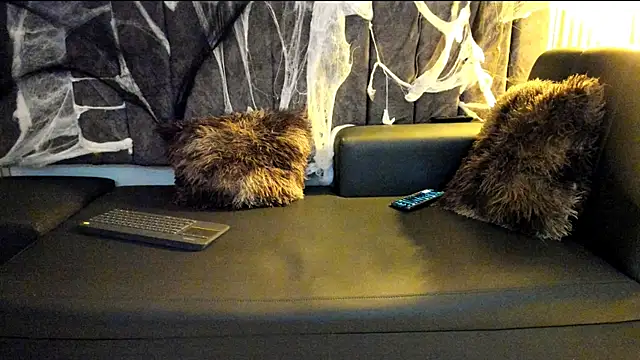 Rowan Mills online show from October 28, 8:35 pm