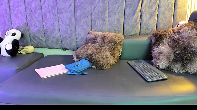 Rowan Mills online show from October 4, 8:35 pm