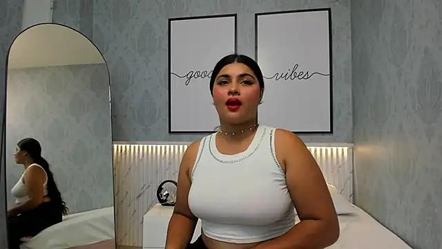 Snapshot of Scarleth_horny chatting on September 23, 7:01 pm Scarleth horny online show from September 23, 7:01 pm