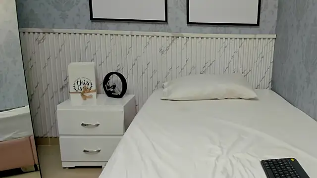 Snapshot of Scarleth_horny chatting on September 30, 10:47 pm Scarleth horny online show from September 30, 10:47 pm