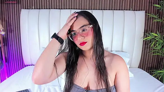 Snapshot of AliHamilton chatting on October 24, 11:01 pm AliHamilton online show from October 24, 11:01 pm