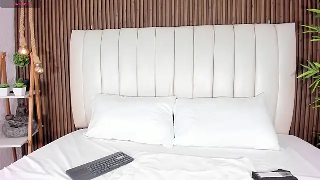 Snapshot of AliHamilton chatting on October 29, 11:18 pm AliHamilton online show from October 29, 11:18 pm