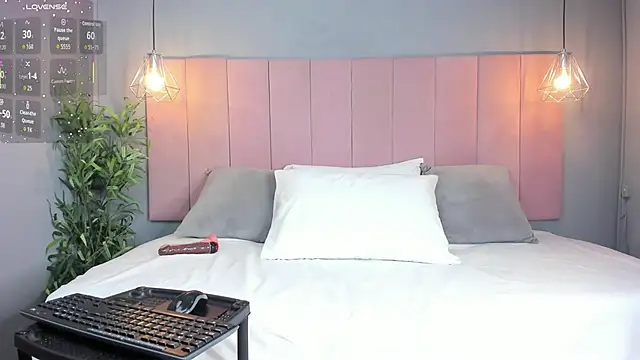 Snapshot of AariaLove chatting on November 1, 10:36 pm AariaLove online show from November 1, 10:36 pm