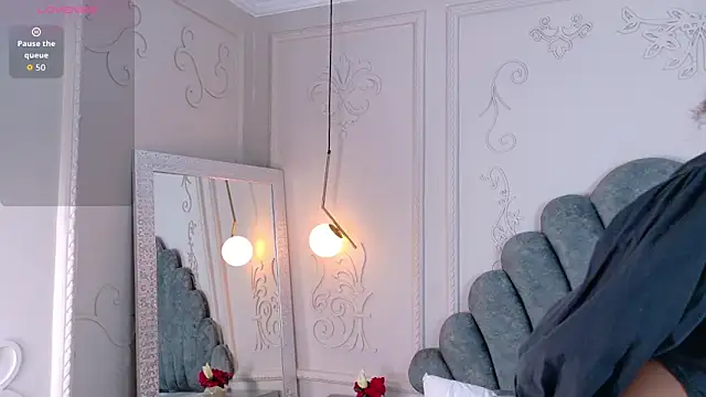 Charlotte-Novac online show from October 4, 4:22 pm